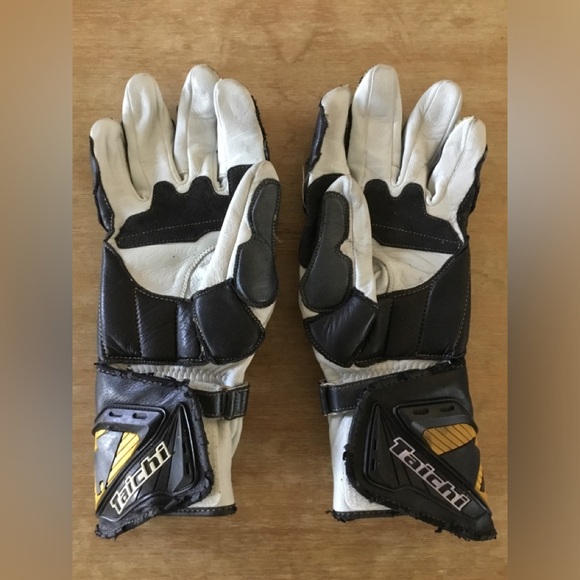 RS Taichi Motorcycle Racing Gauntlets - Picture 2 of 4